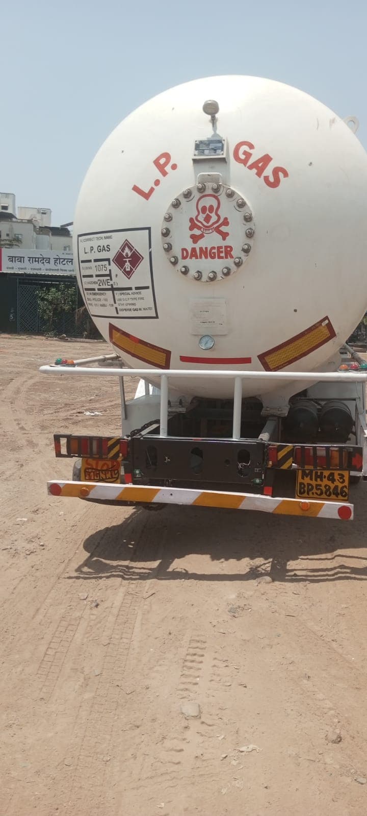 Safety-marked rear with hazard placards